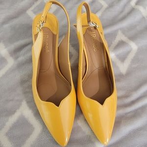 J Renee yellow heels size 8 1/2 w